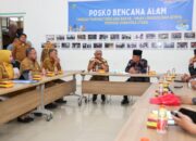 Bantu Korban Bencana Sumut, Wagub Jambi Abdullah Sani Serahkan Rp 550 Juta dan 10 Ton Beras di Medan